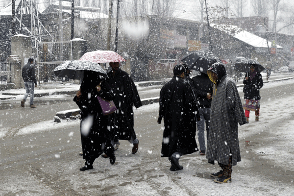 Phots: Snowfall brings Kashmir Valley to standstill