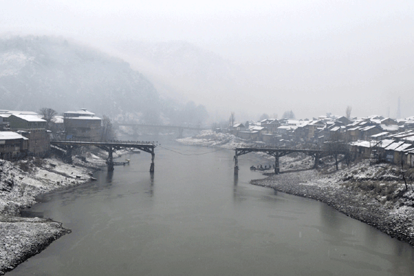 Phots : Cold wave continues in J&K