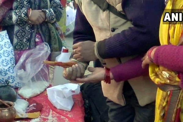 PICS: Thousands take holy dip at Kumbh on 