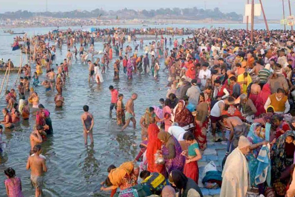PICS: Thousands take holy dip at Kumbh on 