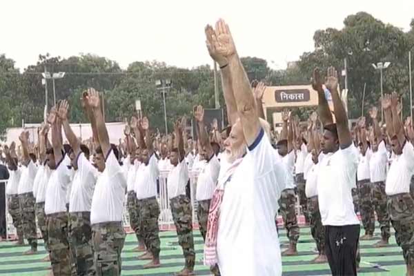 Modi performs yoga with 30,000 people in Ranchi