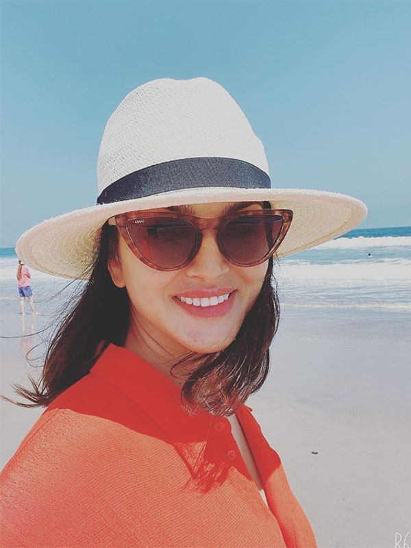 Sunny Leone hits the beach