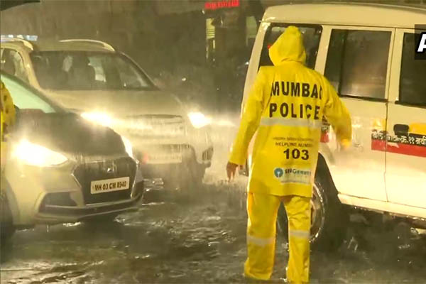 Incessant rains lash Mumbai