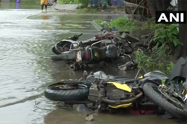 Incessant rains lash Mumbai