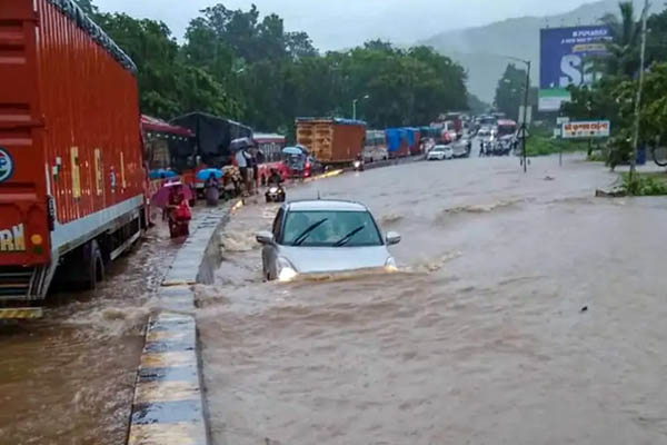 Incessant rains lash Mumbai