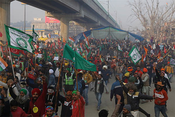 Farmers enter Red Fort, clash with police as India celebrates Republic Day (PHOTOS)