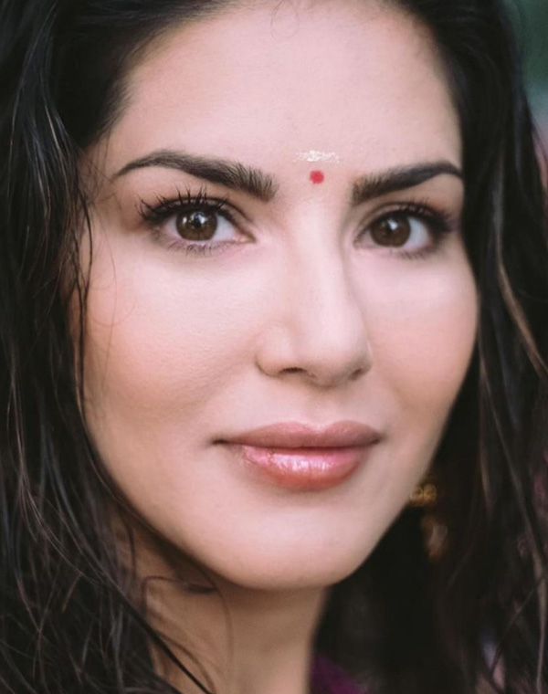 Photoshoot: Sunny Leone sizzles in traditional Kerala outfit