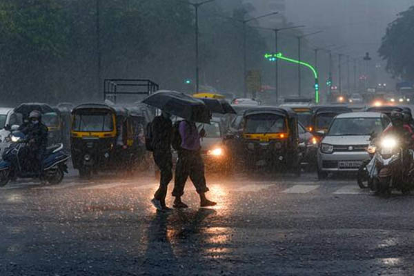 Torrential rainfall paralyses Mumbai; streets, rail tracks flooded as IMD issues red alert (PICS)