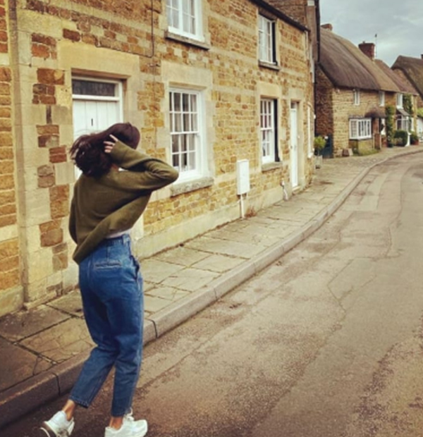 Anushka Sharma shares unseen photos with Virat Kohli from England