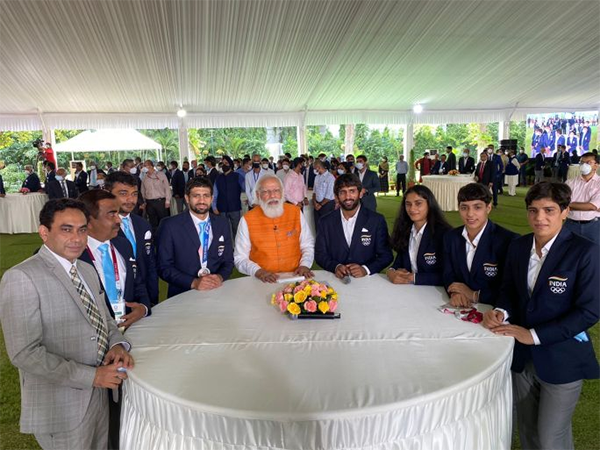 Photos: PM Modi meets Tokyo Olympics contingent over breakfast