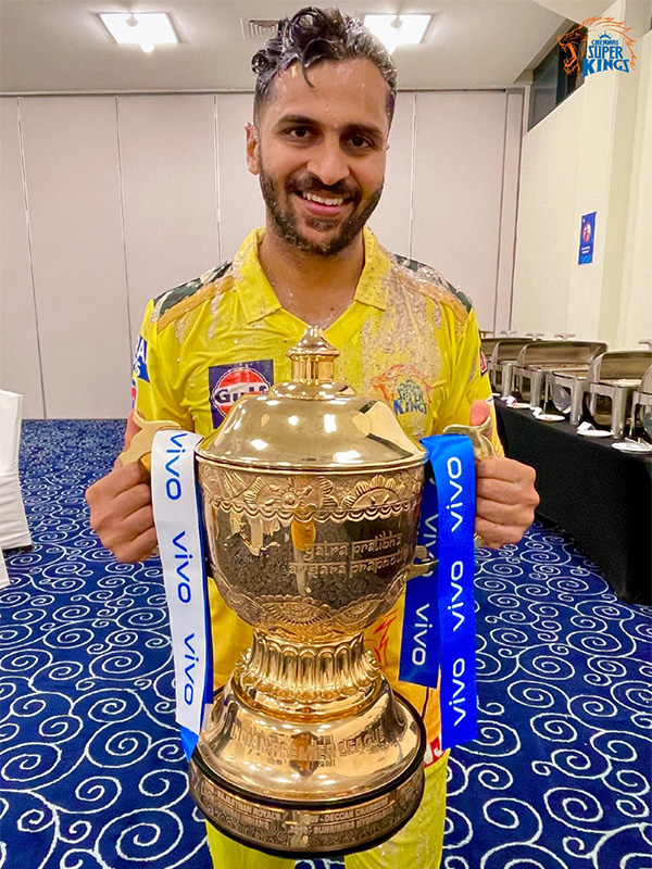 Chennai Super Kings cruise to their 4th IPL title (PHOTOS)