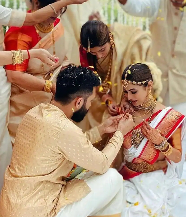 Wedding pics: Mouni Roy marries Suraj Nambiar in South Indian ceremony