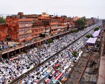 Aligarh mufti orders namaaz on terrace, instead of roads