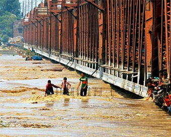 Yamuna in spate, crosses danger mark in Delhi (File photo)