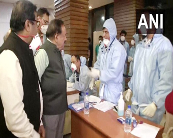 Health Minister Harsh Vardhan pays surprise visit at Delhi airport