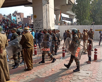 Flag marches at Maujpur after pro, anti-CAA groups clash