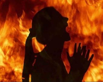 Woman sets herself afire in Delhi Park, suffers severe burns