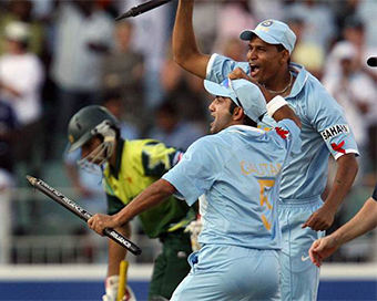 Gambhir & Pathan celebrating after winning the 2007 World T20