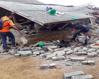 384 dead in Indonesia earthquakes, tsunami