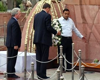 At Jallianwala, British envoy non-committal on apology