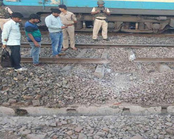 Naxals blow up railway tracks in Jharkhand