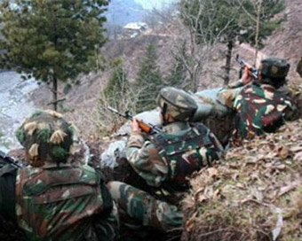 Indian, Pakistani troops trade fire on LoC (File Photo)