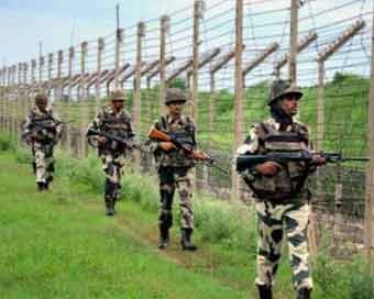 India, Pakistan trade fire on LoC