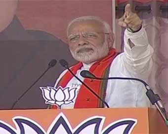 Modi attacks Rahul, Sonia over demonetisation