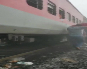 Lokmanya Tilak Express derails in Odisha, 20 injured 