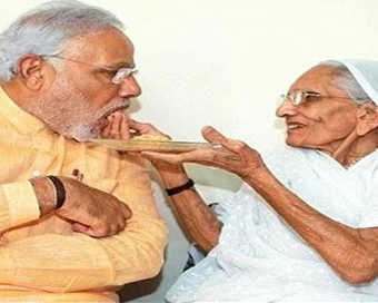 Modi to meet mother on Sunday (File photo)