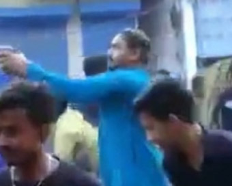 Delhi violence: Shooter in blue 