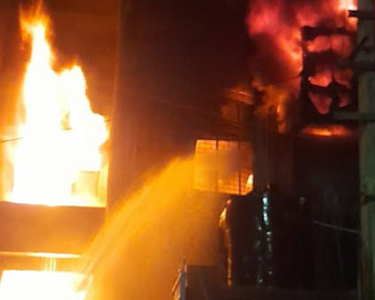 Fire guts tarpaulin manufacturing factory in Delhi
