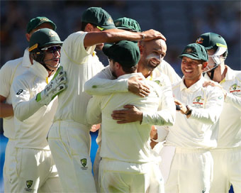 Australia defeat India in second Test