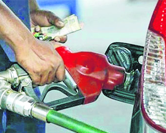 Petrol touches Rs.90.11 in Maharashtra
