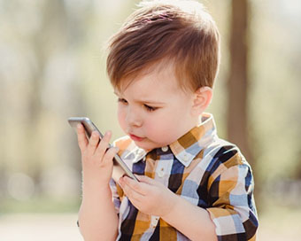 Mobile use can change how kids see the world