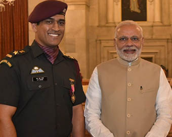 PM Narendra Modi with MS Dhoni (file photo)