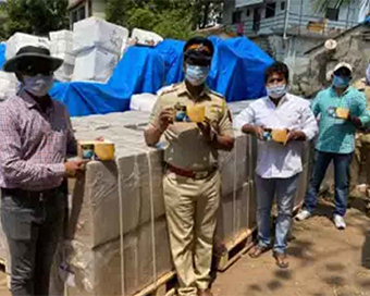 Police seizes masks