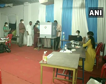 Polling for Tamil Nadu, Puducherry Assembly begins