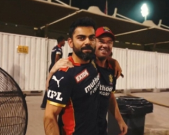 RCB skipper Virat Kohli finishes quarantine, joins team for first practice session