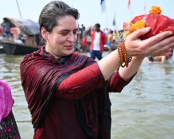 Priyanka Gandhi takes holy dip at Sangam on 