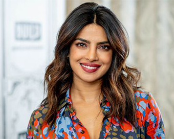 Priyanka Chopra participates in Janata Curfew clapping in US