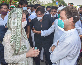 Rahul, Priyanka cavalcade heads to Hathras