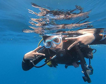 Priyanka Chopra gets wet in scuba diving pics