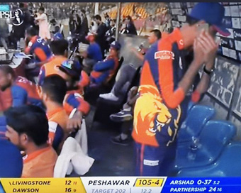 Karachi Kings team offical caught using phone in dug-out