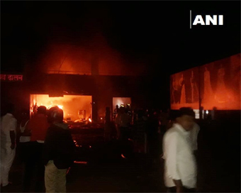 4 killed in Pune saree shop blaze
