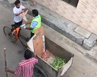 Punjab residents shower rose petals on sanitation workers