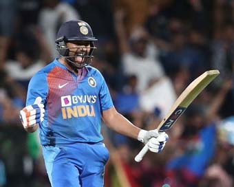 Rohit Sharma hits back to back sixes off Southee