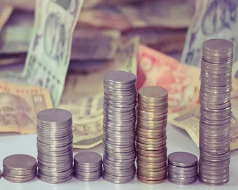 Rupee devalues to record low near 70.20 (File Photo)