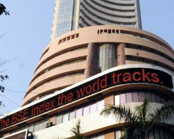 Sensex loses 580 points in early trade