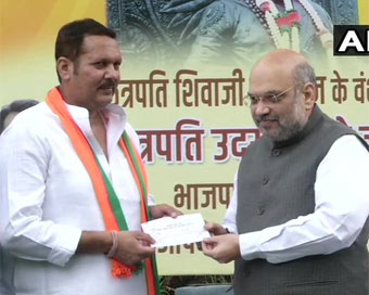 NCP leader Udayanraje Bhonsale resigns, joins BJP